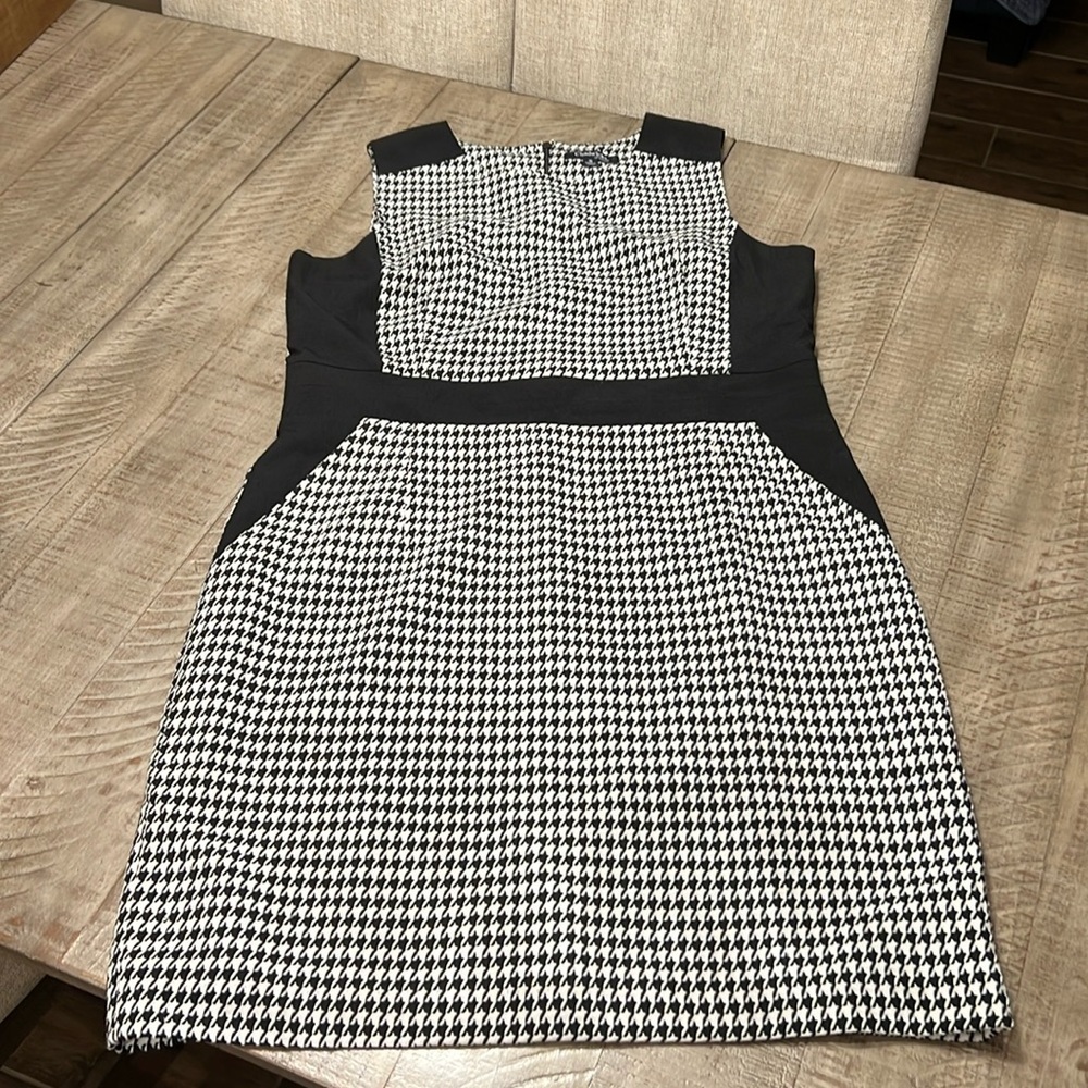 Chadwicks of Boston Dress Black White Houndstooth Sleeveless Sheath Lined EUC